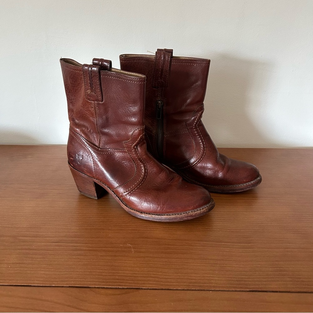 FRYE short western boot